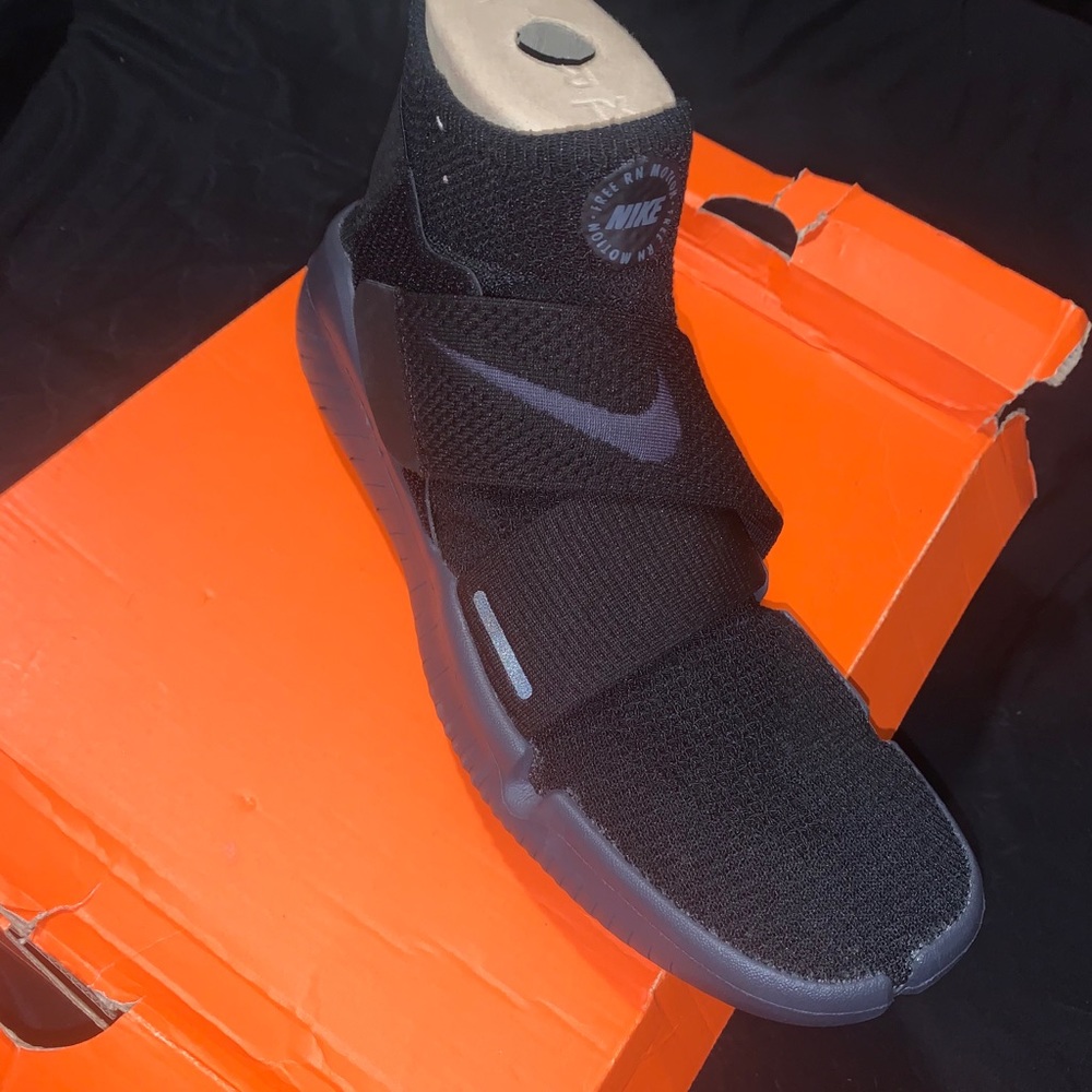 Size 12 MENS NIKE FREE RN MOTION FK 2018